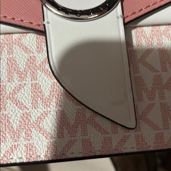 🛑 SELLERS, BEWARE OF BAIT & SWITCH SCAMMERS ~  POSHMARK MAKES IT EASY 4 THEM 😡 - Picture 4 of 9
